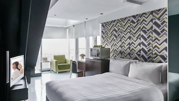 Deluxe Loft, 1 Bedroom | 1 bedroom, in-room safe, desk, laptop workspace