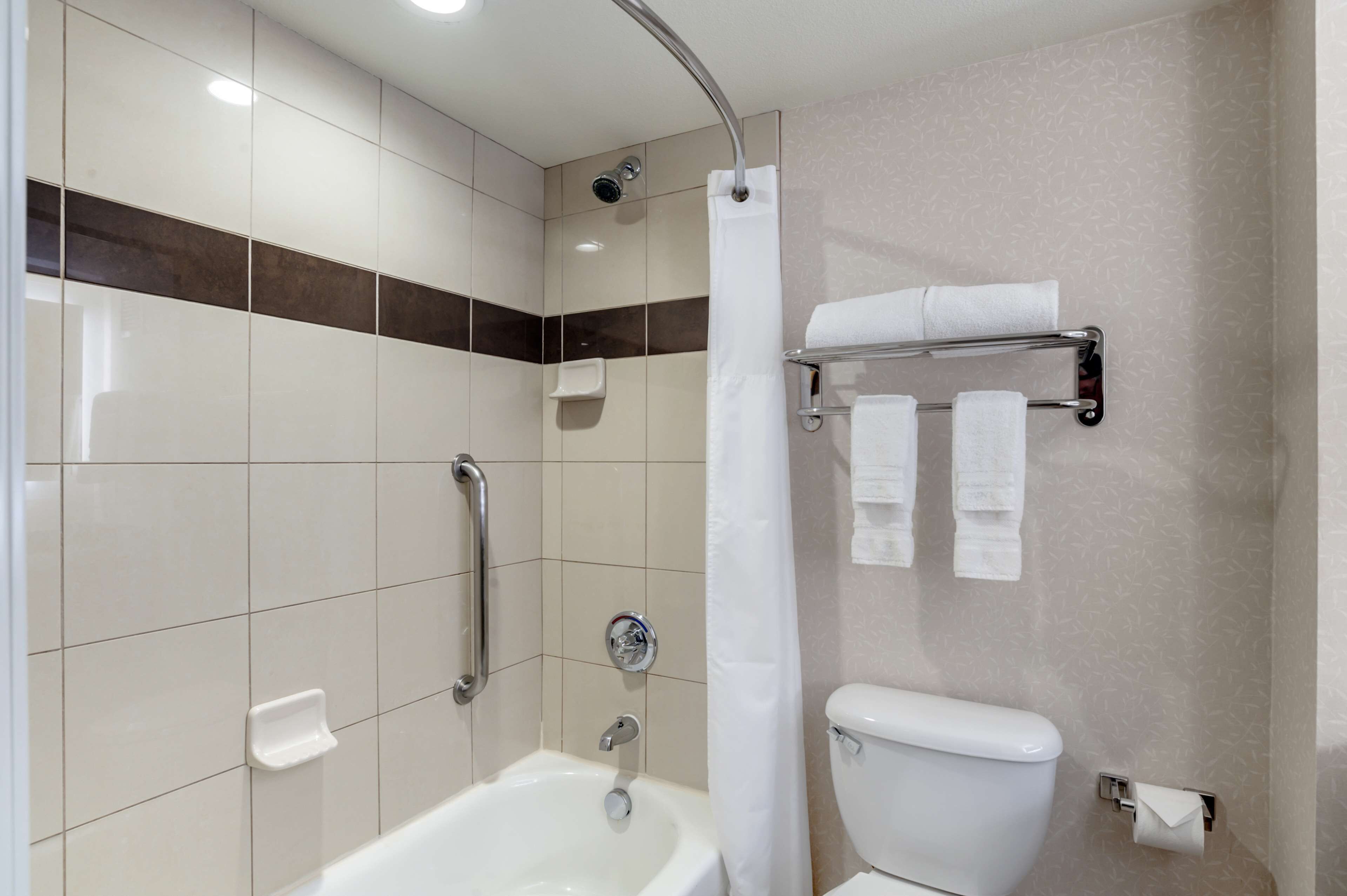 standard room, 1 king bed, non smoking, refrigerator & microwave | bathroom | combined shower/bathtub, free toiletries, hair dryer, towels