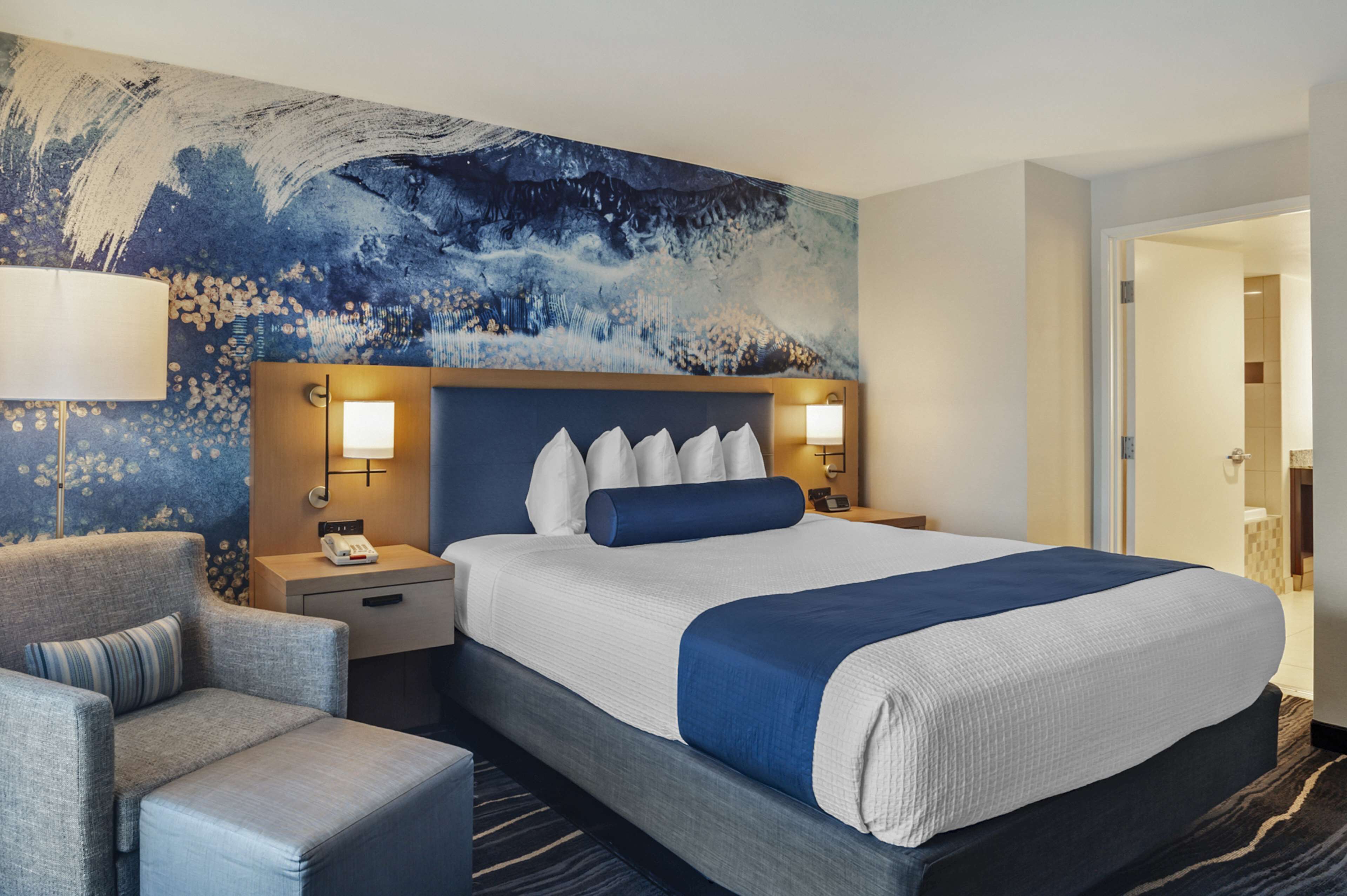 Photo - Best Western Plus Marina Gateway Hotel