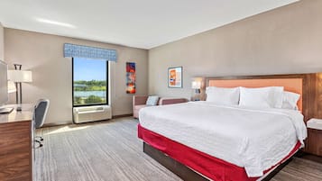 Quarto casal de uso individual | Escrivaninha, espaço de trabalho para notebook