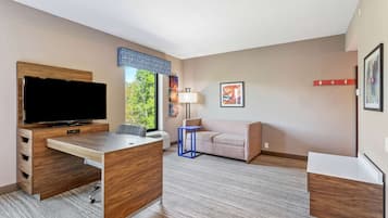 Studio, 1 King-Bett, Schlafsofa, NR | Schreibtisch, laptopgeeigneter Arbeitsplatz, Bügeleisen/Bügelbrett