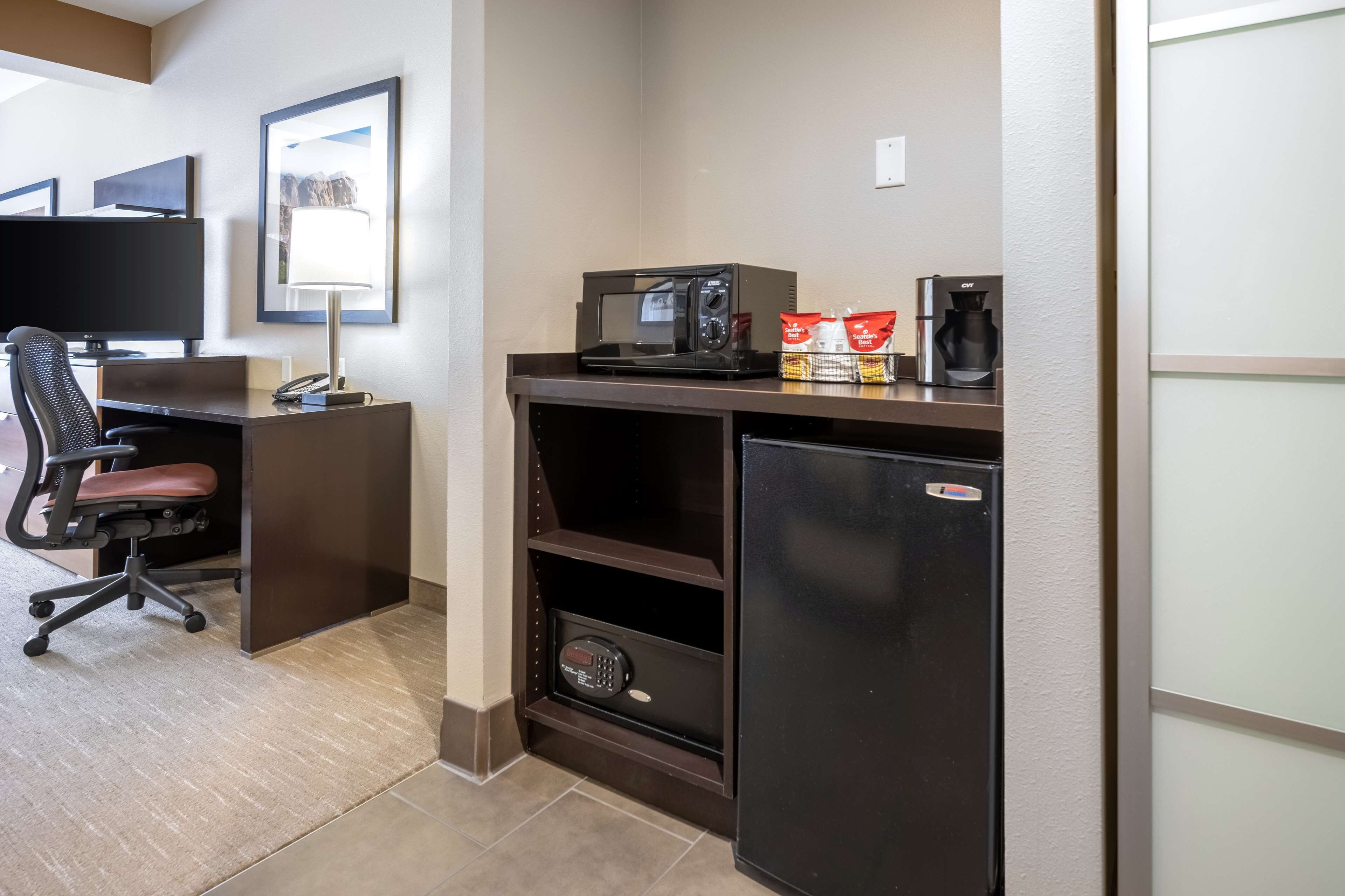 hypo-allergenic bedding, pillow-top beds, in-room safe, desk