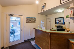 Reception - The Ranchland Inn (Kamloops)