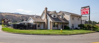 The Ranchland Inn