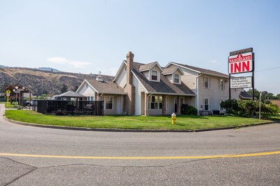The Ranchland Inn