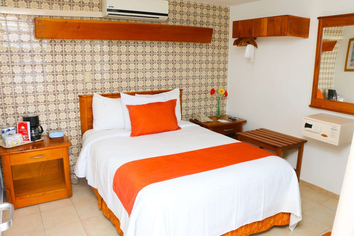 Standard Room, 1 Double Bed, Non Smoking | In-room safe, desk, blackout drapes, iron/ironing board