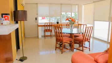 Suite, 2 camas matrimoniales, para no fumadores | Servicios de la habitación