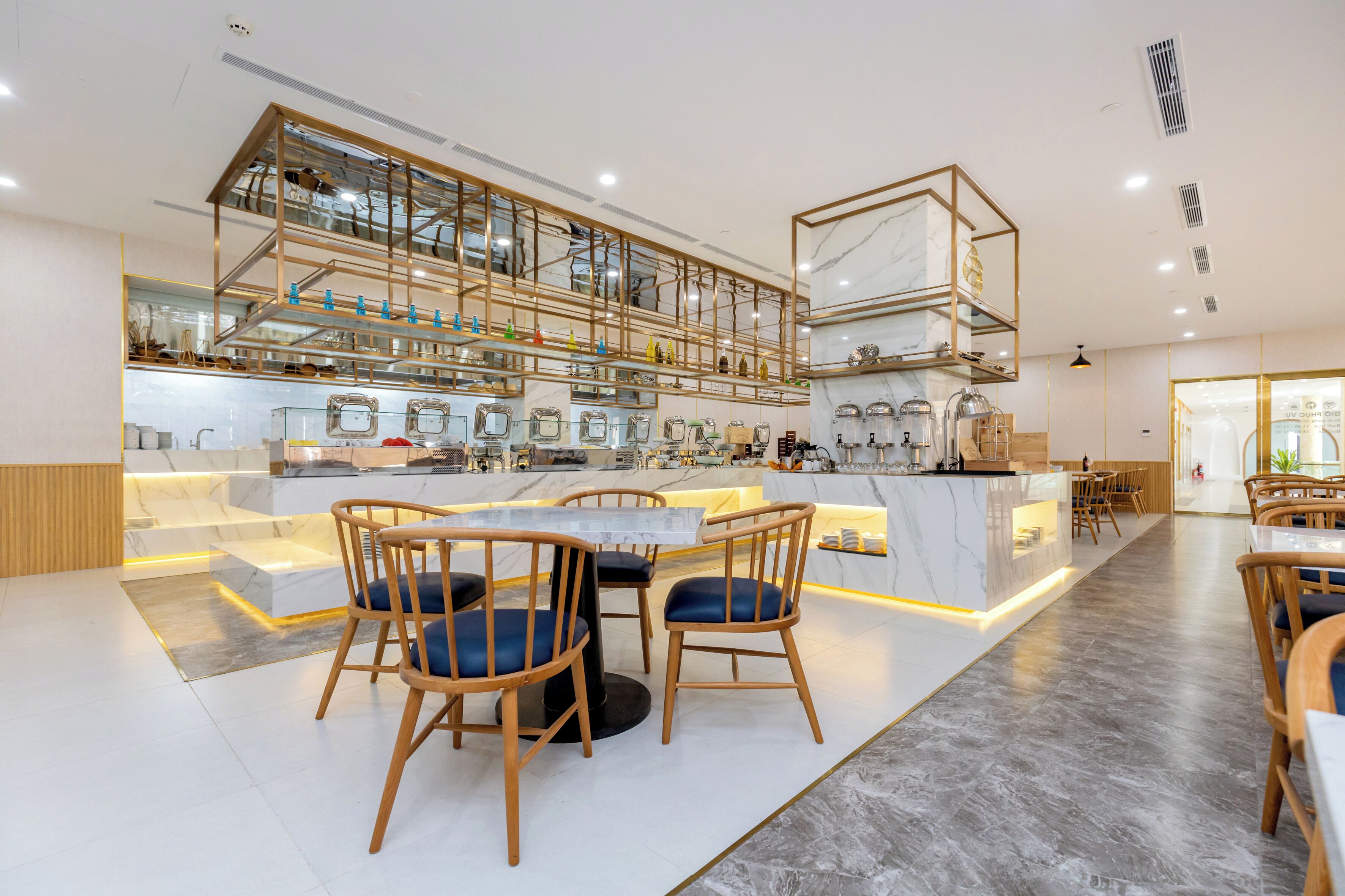 Breakfast, lunch, dinner served; alfresco dining