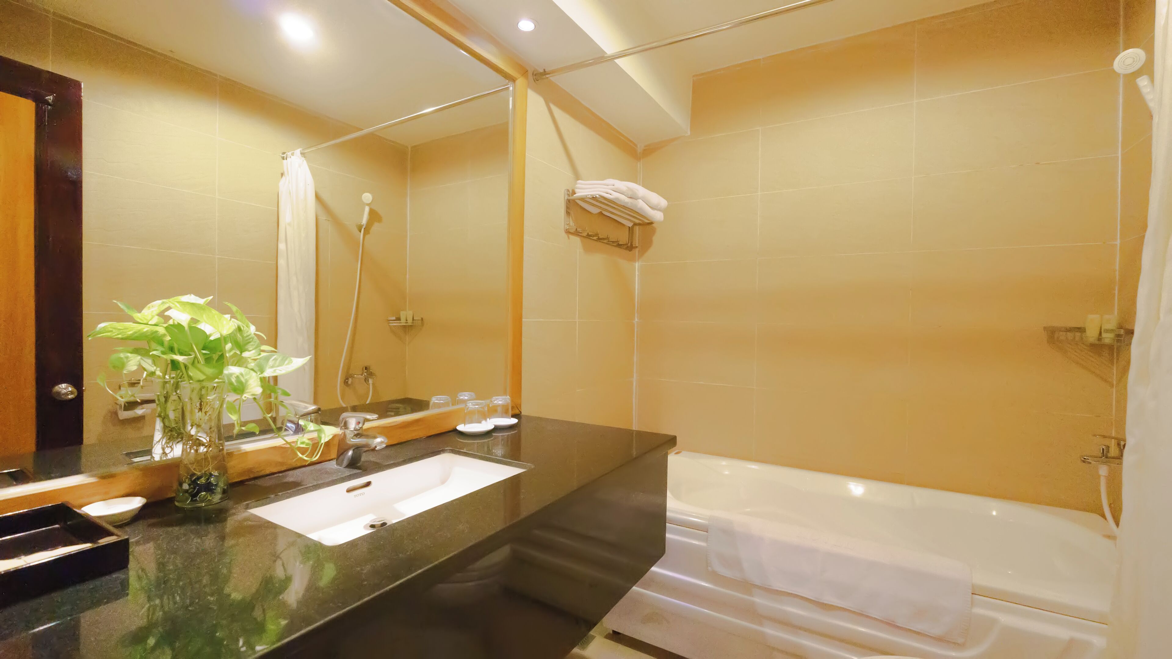deluxe suite | bathroom | free toiletries, hair dryer, slippers, towels