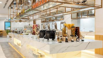 供應早餐、午餐、晚餐;室外用餐
