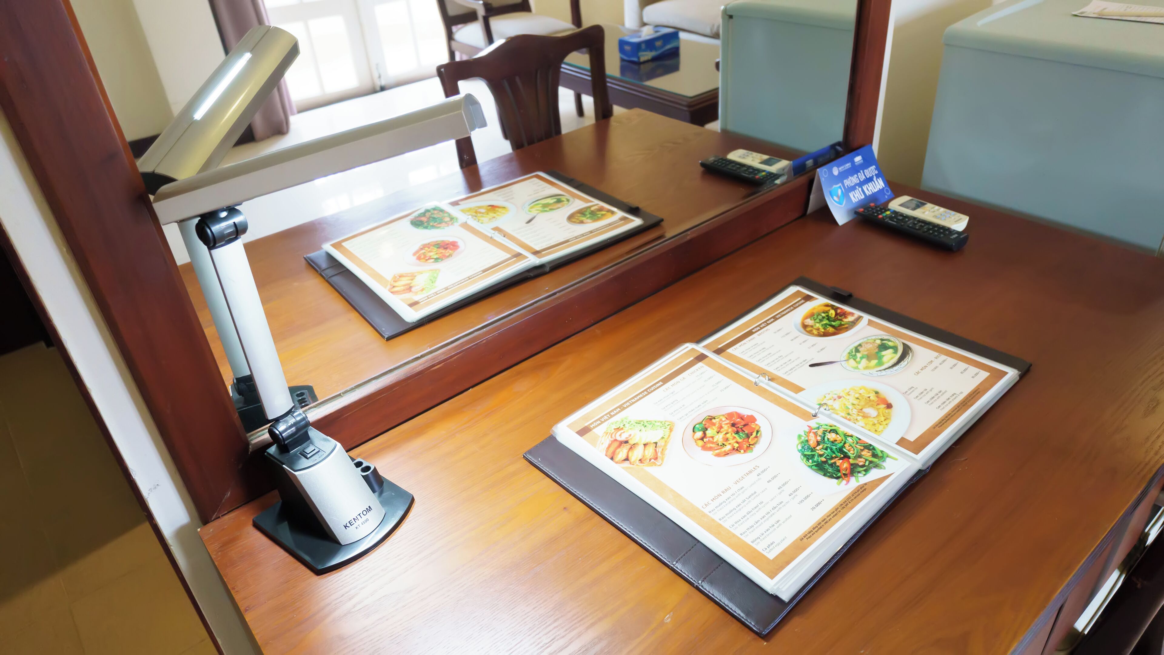 deluxe suite | 1 bedroom, free minibar items, in-room safe, desk