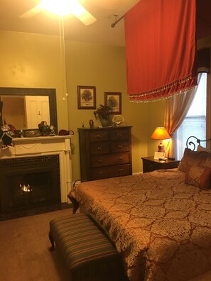 Individually decorated, individually furnished, iron/ironing board - Bayberry House Bed & Breakfast (Steubenville)