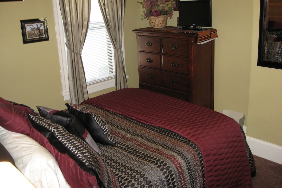 Queen Room with Private Bath with shower | Individually decorated, individually furnished, iron/ironing board