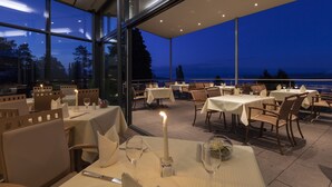 2 restauranter: frokost, lunsj og middag serveres