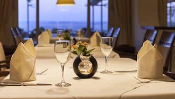 2 restaurants, breakfast, lunch served; local and international cuisine
