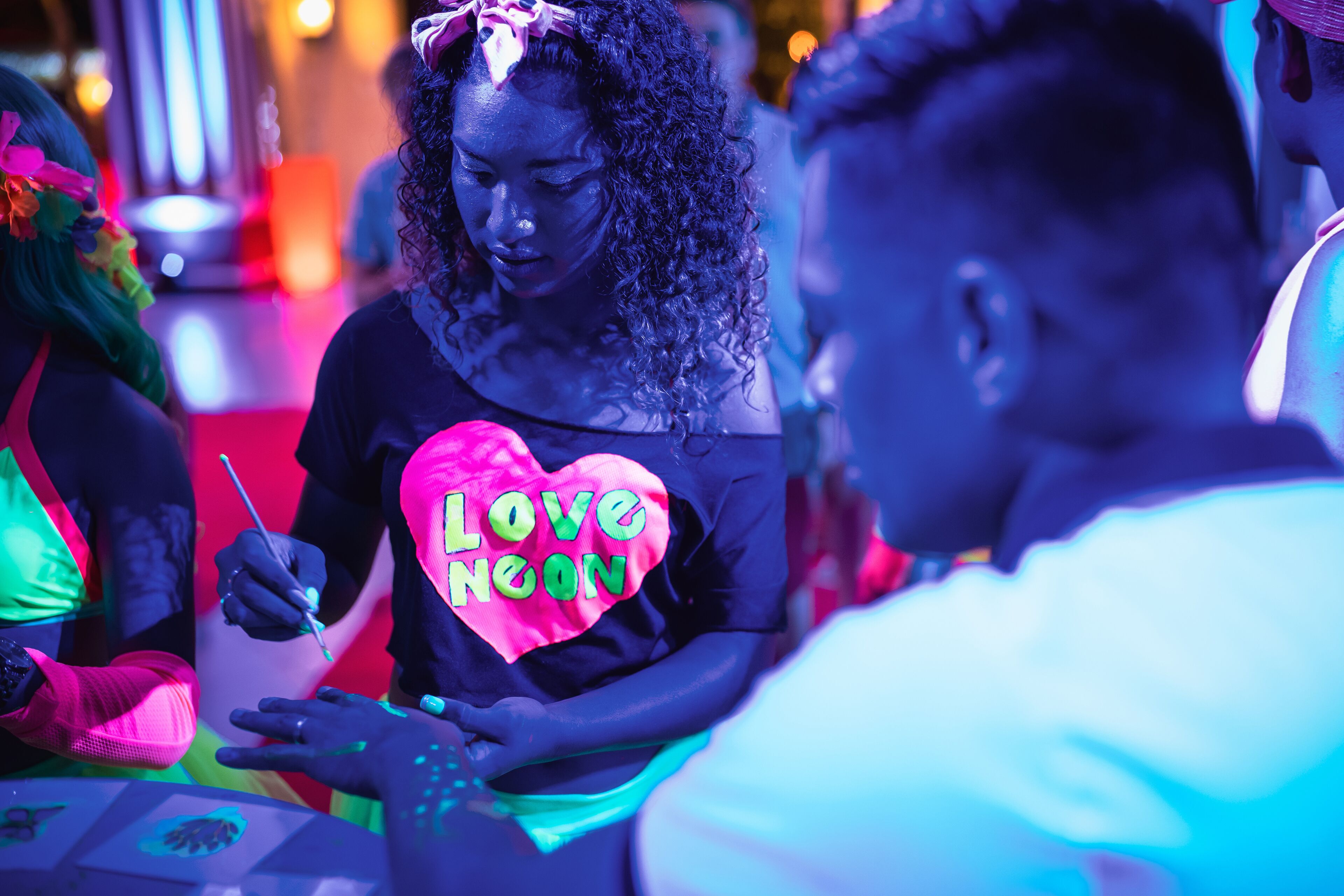 A person wearing a shirt with a heart-shaped design that says "LOVE NOON".