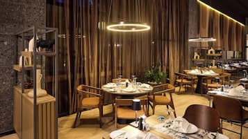 7 Restaurants, Frühstück, Mittagessen, Abendessen, internationale Küche