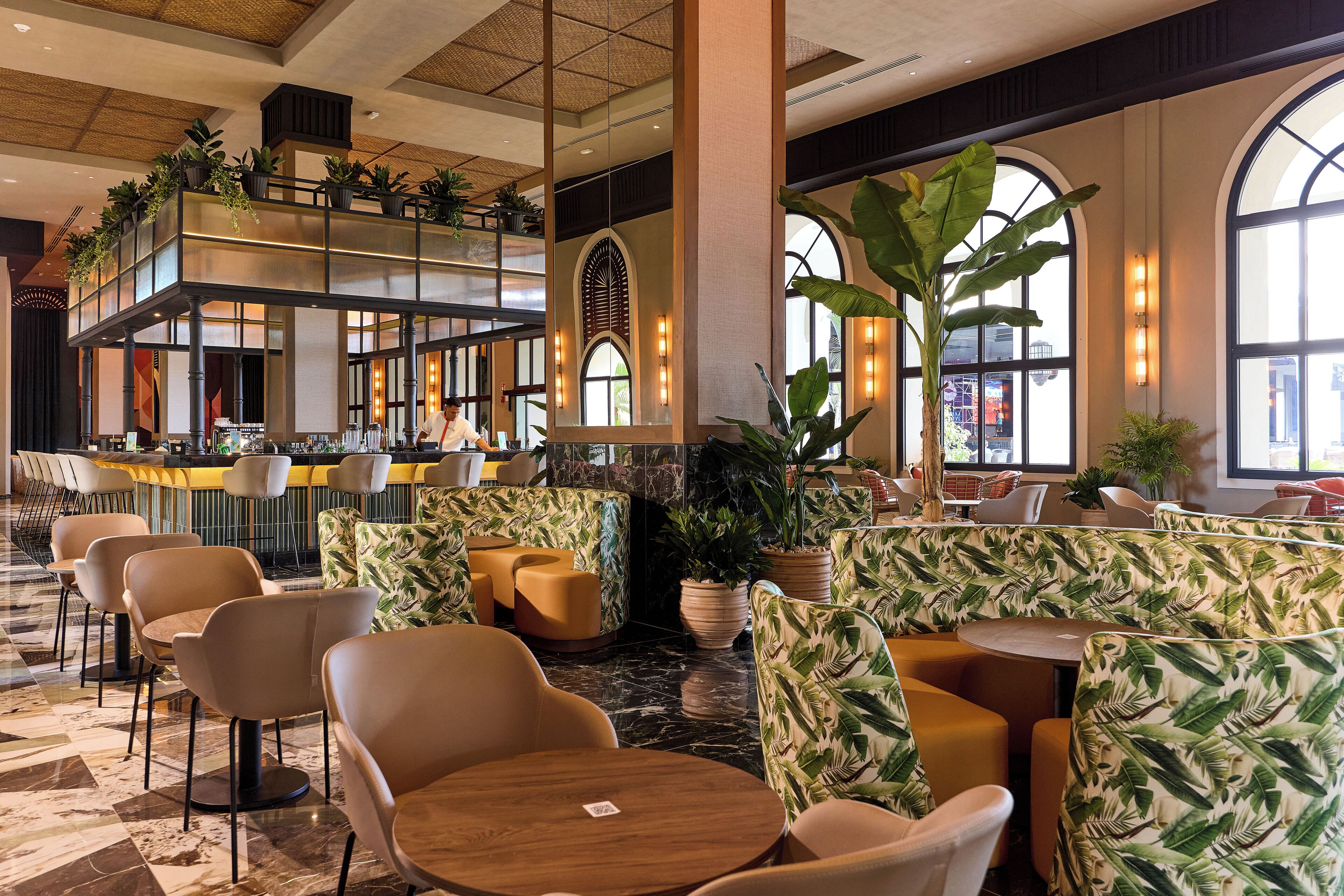 7 barer/lounger, 3 barer i basseng og bassengbar