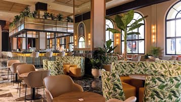 7 bars/lounges, 3 swim-up bars, poolside bar