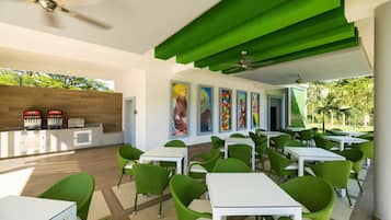 5 bars/lounges, swim-up bar, poolside bar