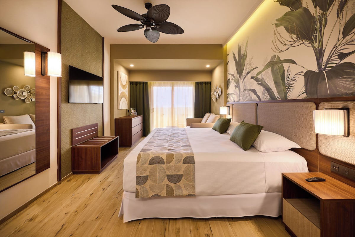 Minibar, in-room safe, blackout drapes, iron/ironing board