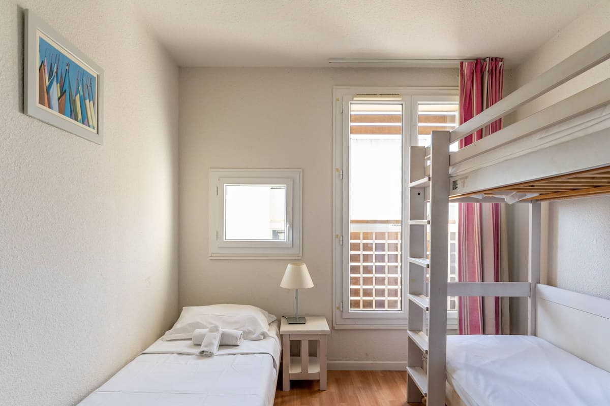 2 bedrooms, soundproofing