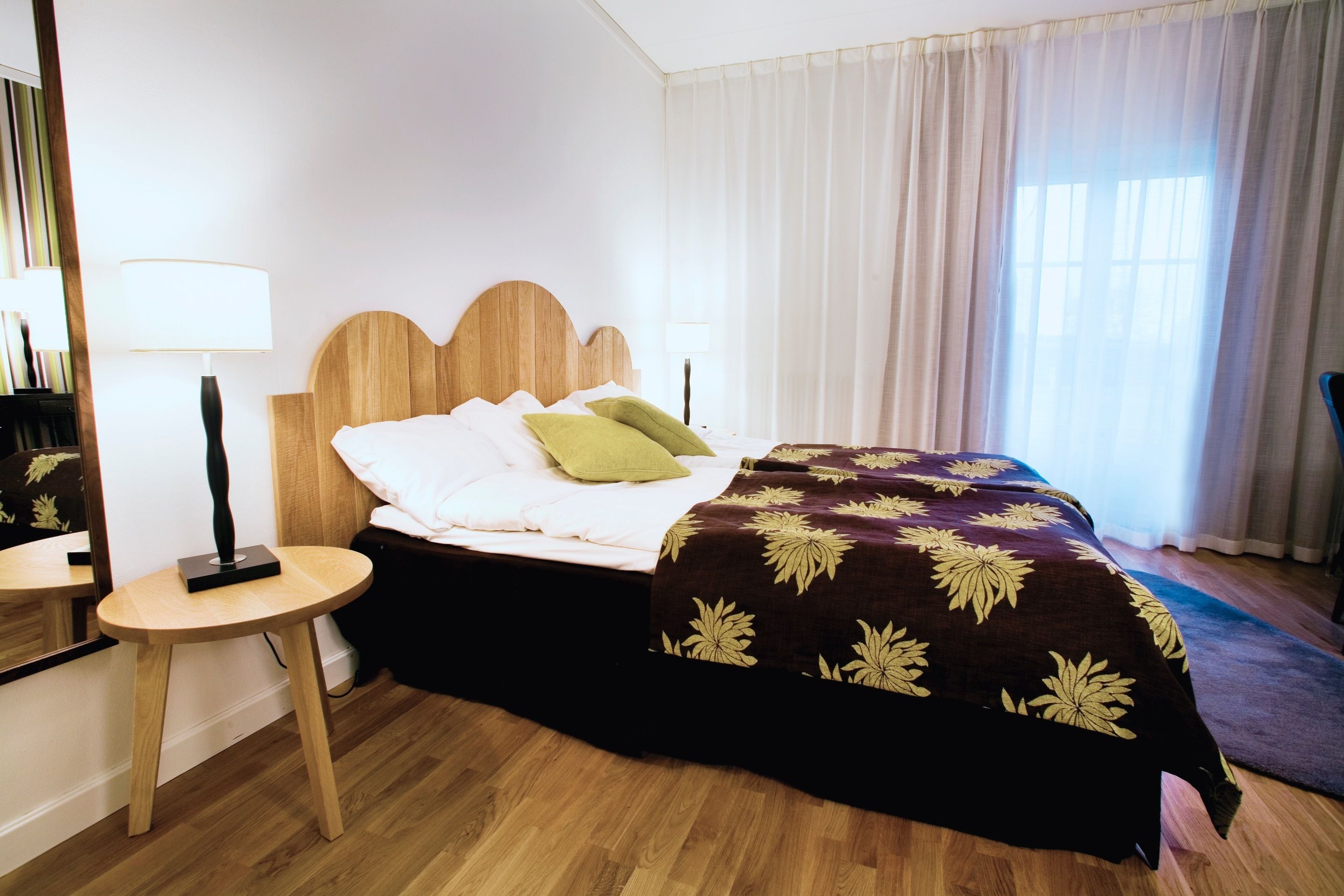 single room | premium bedding, in-room safe, desk, blackout curtains