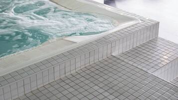 Indoor spa tub