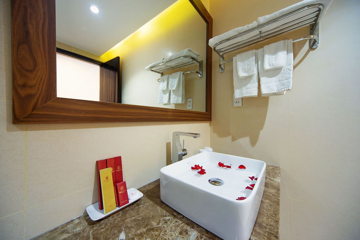 Standard Room | Bathroom sink
