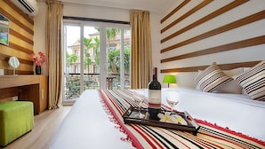 Quarto luxo | Frigobar, cofres nos quartos, escrivaninha, quartos à prova de som