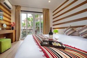 华丽客房 | 迷你吧、客房内保险箱、办公桌、隔音