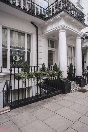 Unclassified image, 4 of 82, button - Mstay Hotel 43 (London)