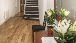 Interior entrance - Mstay Hotel 43 (London)