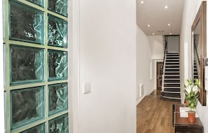 Unclassified image, 5 of 82, button - Mstay Hotel 43 (London)