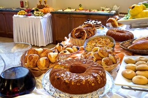 Free continental breakfast  - Acra Hotel - Special Class (Istanbul)