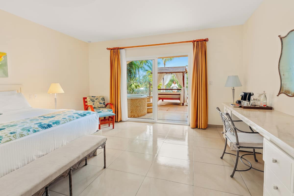 Romantic Room | Premium bedding, minibar, in-room safe, individually decorated