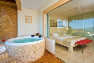 Master Suite | Premium bedding, minibar, in-room safe, individually decorated