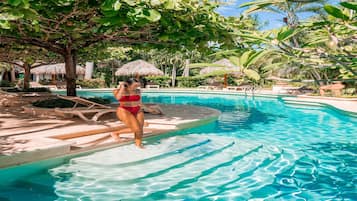 Ulkouima-allas, ilmaisia cabañoita, aurinkovarjoja