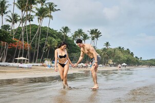 Beach nearby, sun loungers, beach umbrellas, beach towels