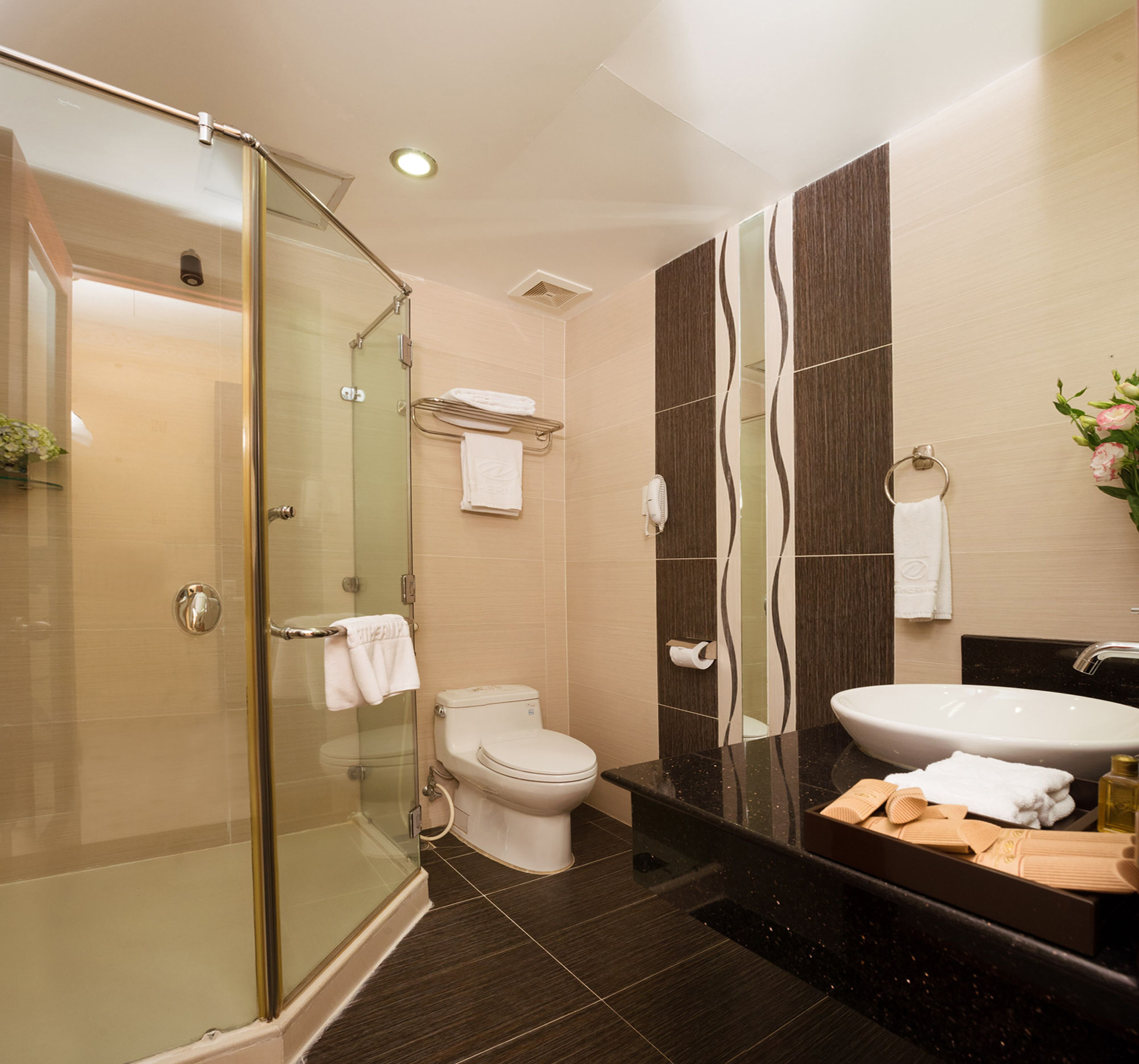deluxe double window | bathroom | free toiletries, hair dryer, dressing gowns, slippers
