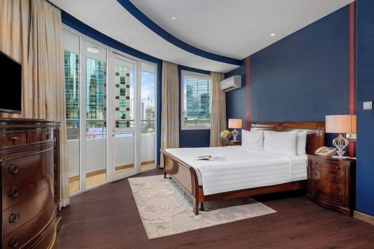 1 bedroom, down duvets, minibar, in-room safe