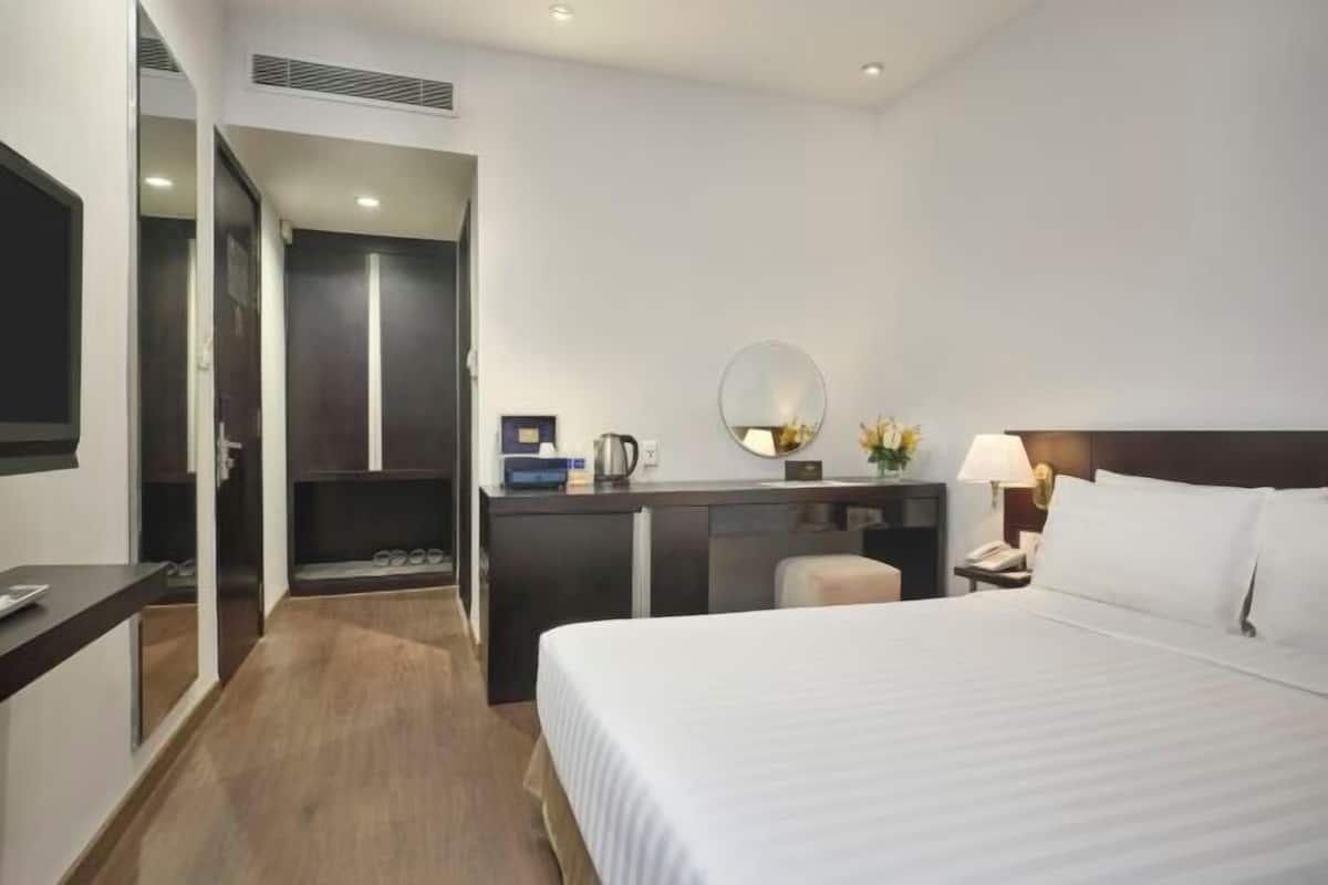 1 bedroom, down duvets, minibar, in-room safe