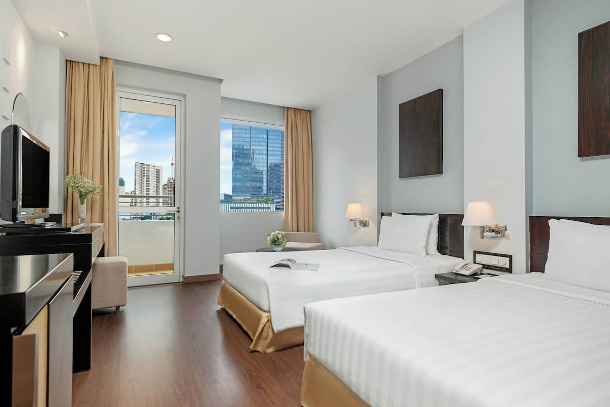Deluxe Twin Room, City View | 1 bedroom, down duvets, minibar, in-room safe