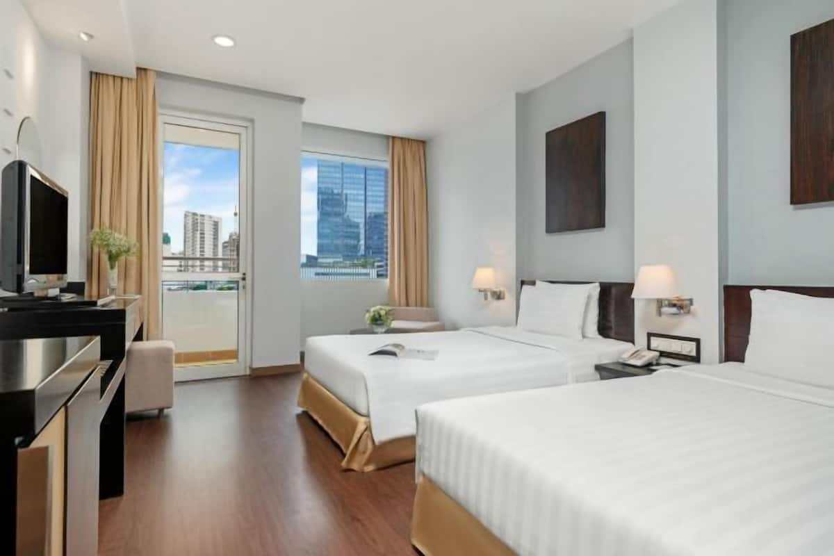 1 bedroom, down duvets, minibar, in-room safe