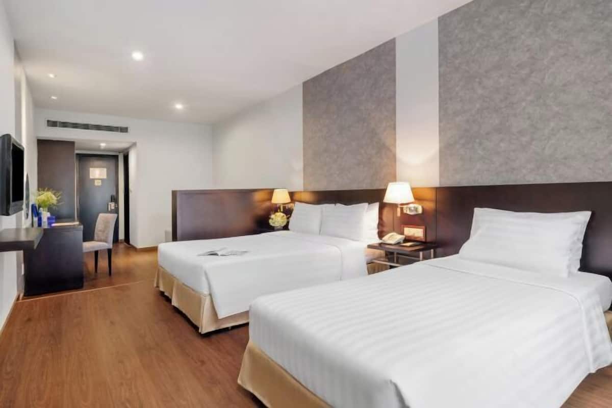 1 bedroom, down duvets, minibar, in-room safe