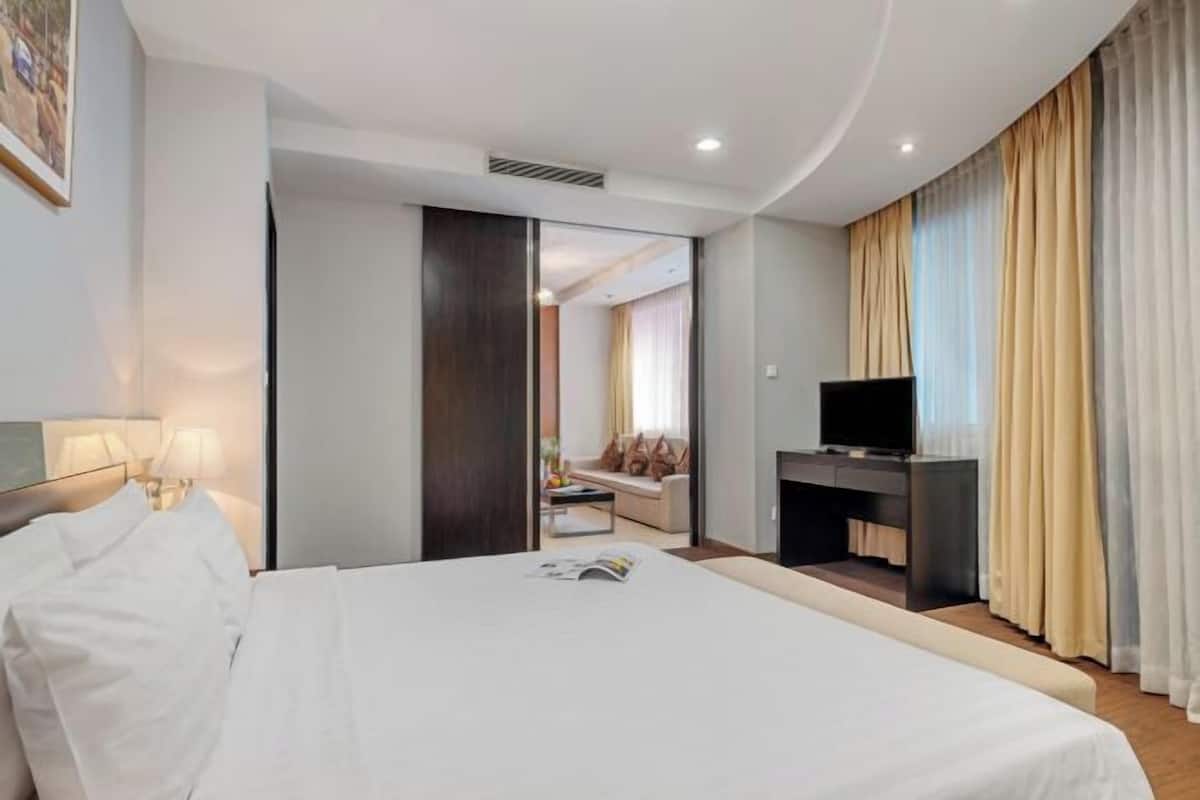 1 bedroom, down duvets, minibar, in-room safe
