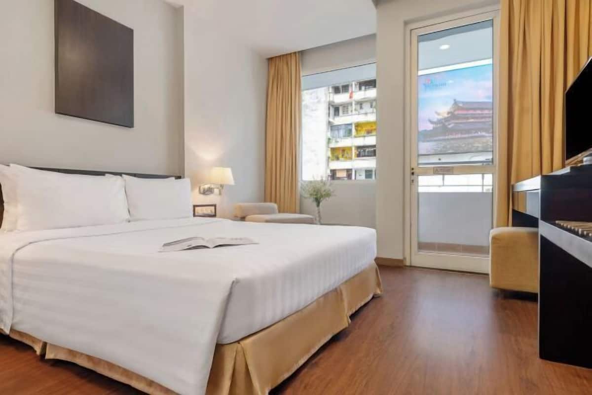 1 bedroom, down duvets, minibar, in-room safe