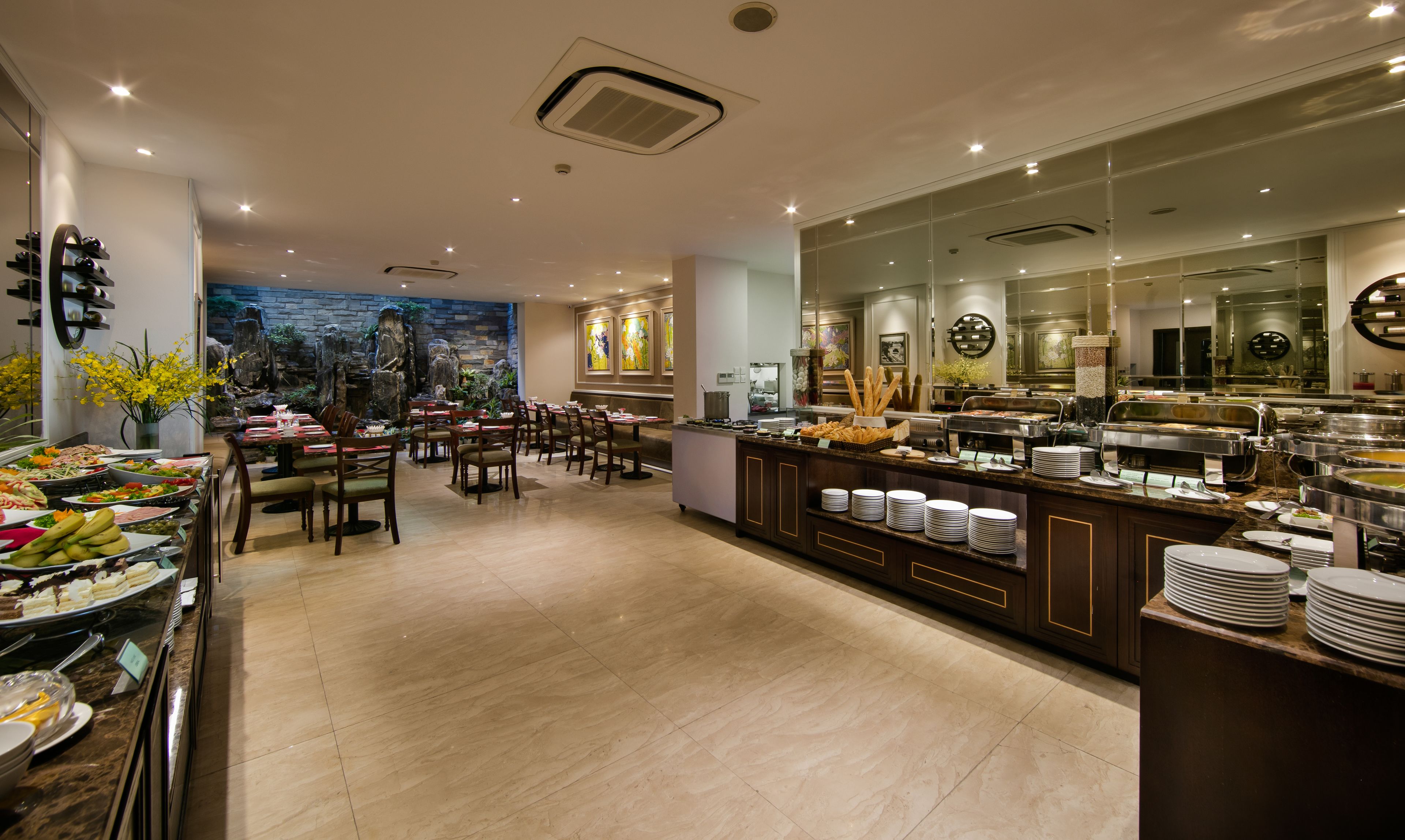 daily buffet breakfast (vnd 250000 per person)