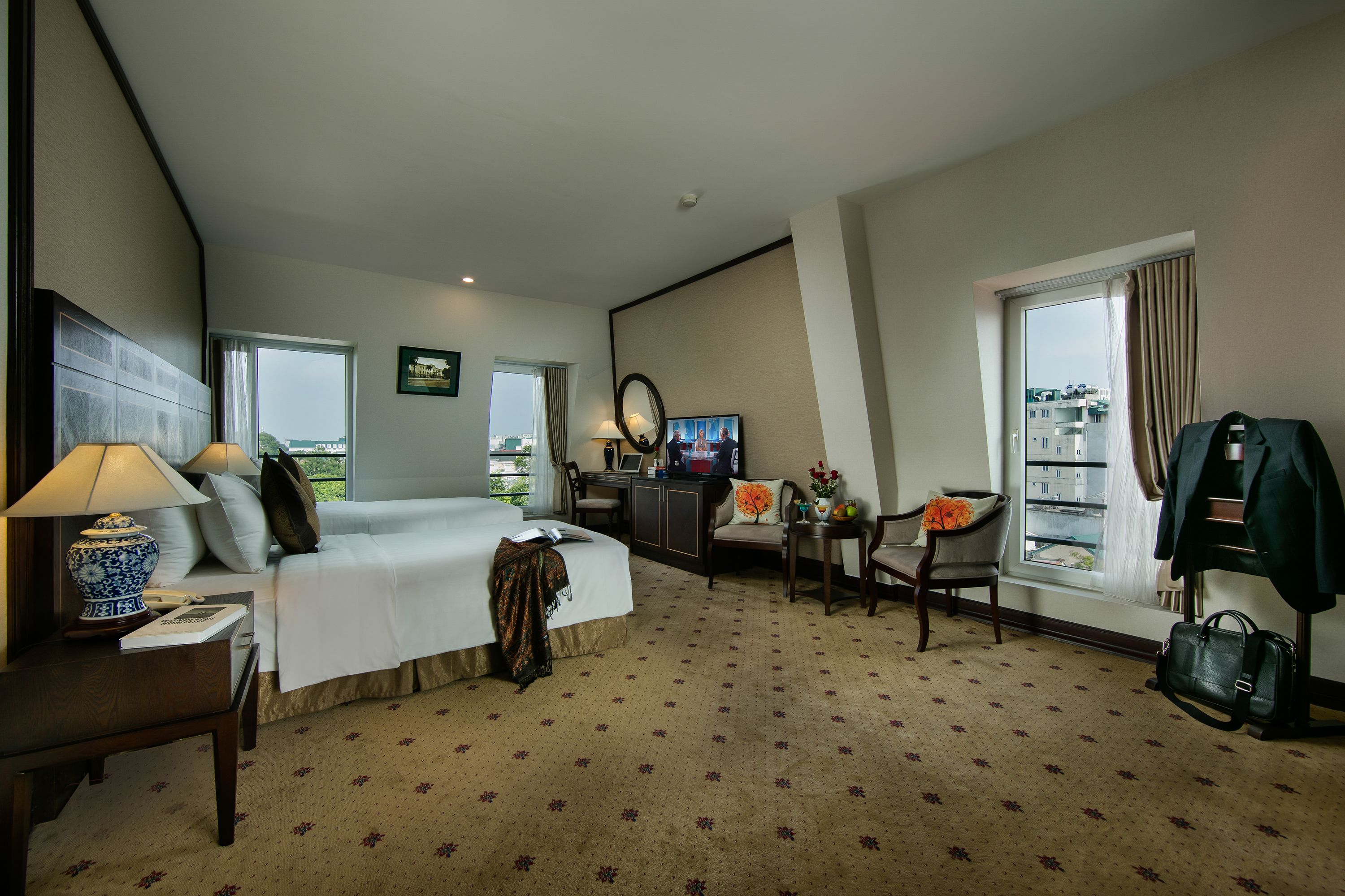 zephyr suites with city view | 1 bedroom, minibar, in-room safe, desk