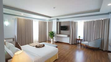 In-room safe, desk, blackout drapes, soundproofing